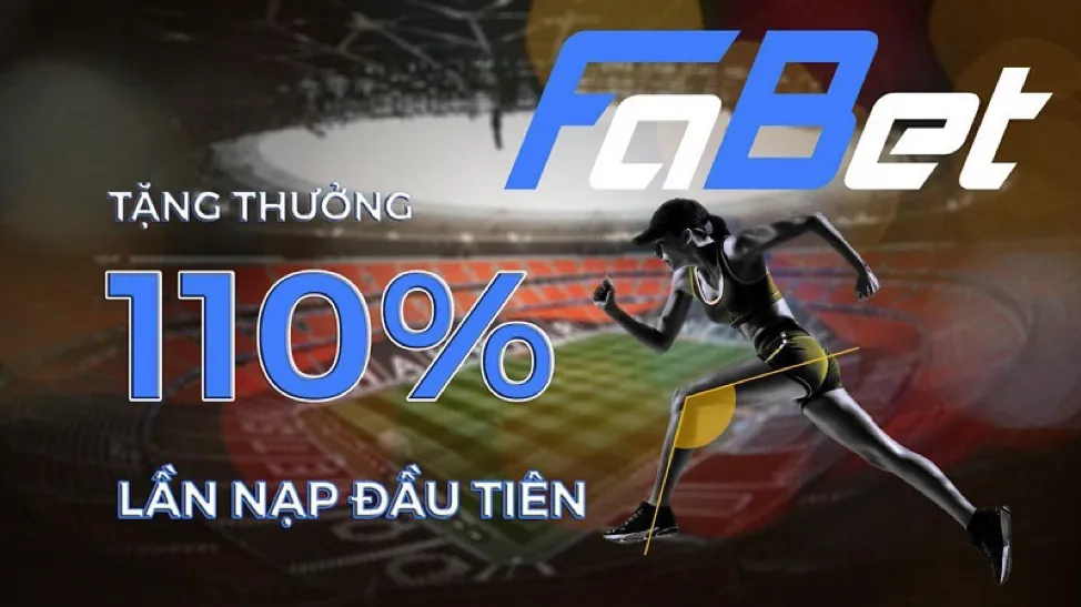 Dealer xinh đẹp đang chia bài tại sòng bạc trực tuyến 99bet